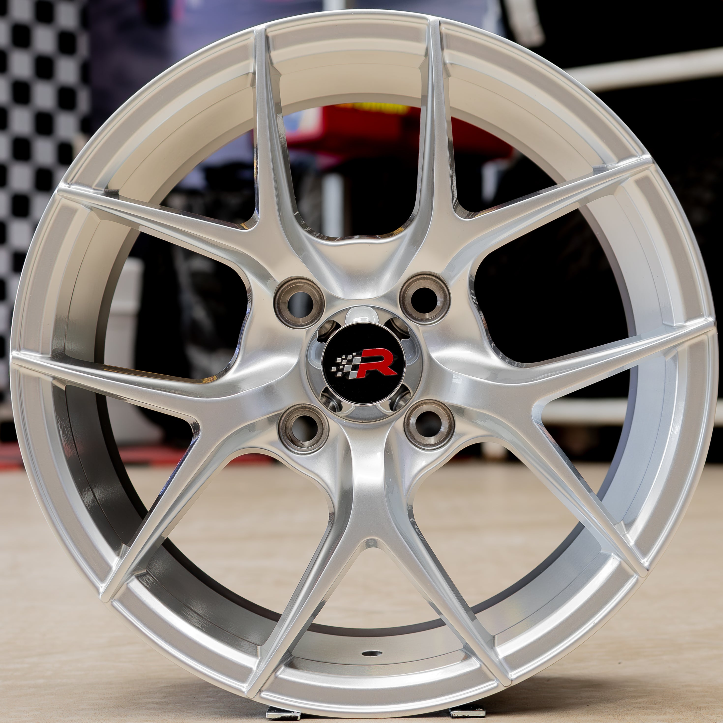 SET DE RINES 14” (14x6) – 4X100 Gris Oscuro Brillante