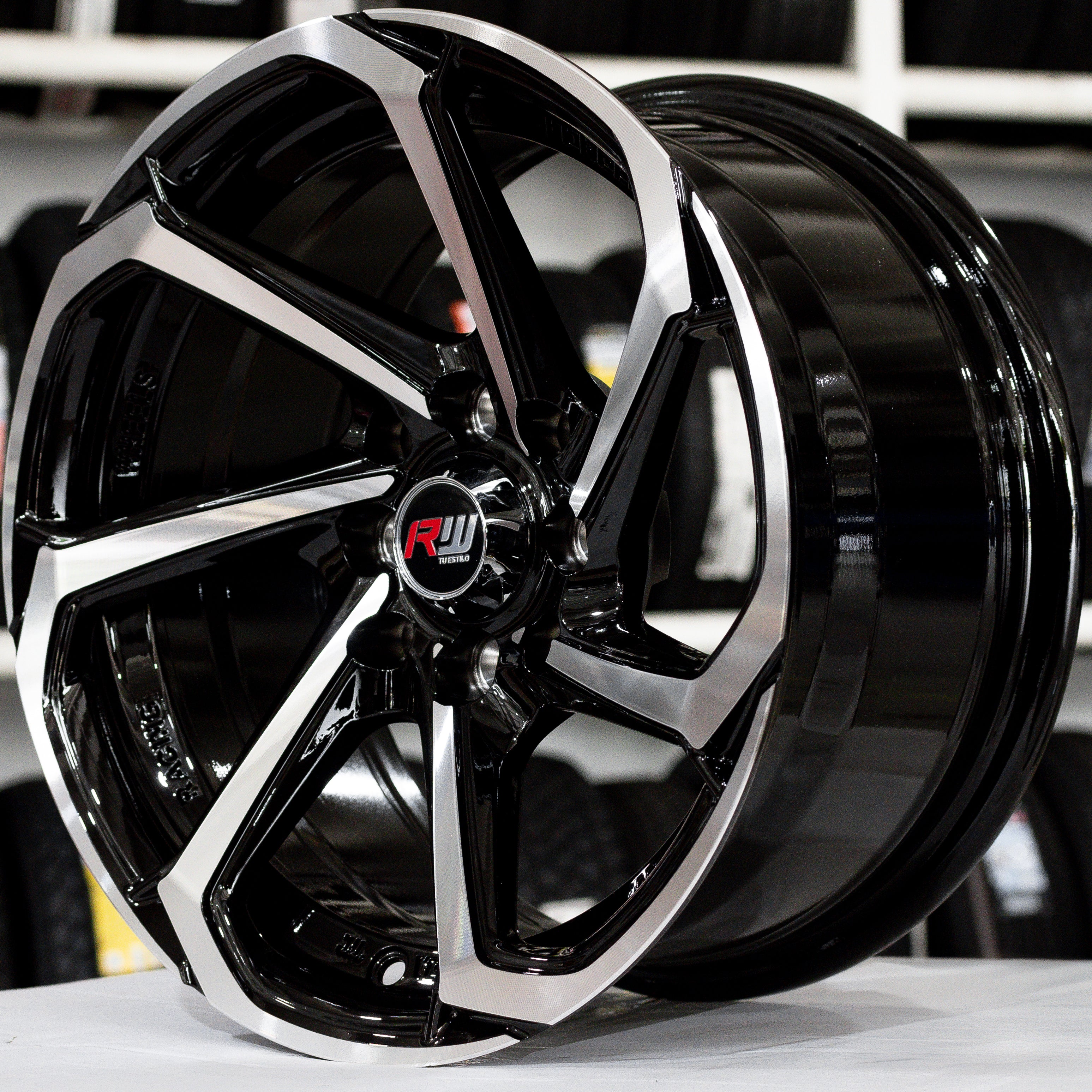 SET DE RINES 14" RACER 803.162930 14X7 CASE: 8X100/114.3 BMF ET: 0 CB: 73,1