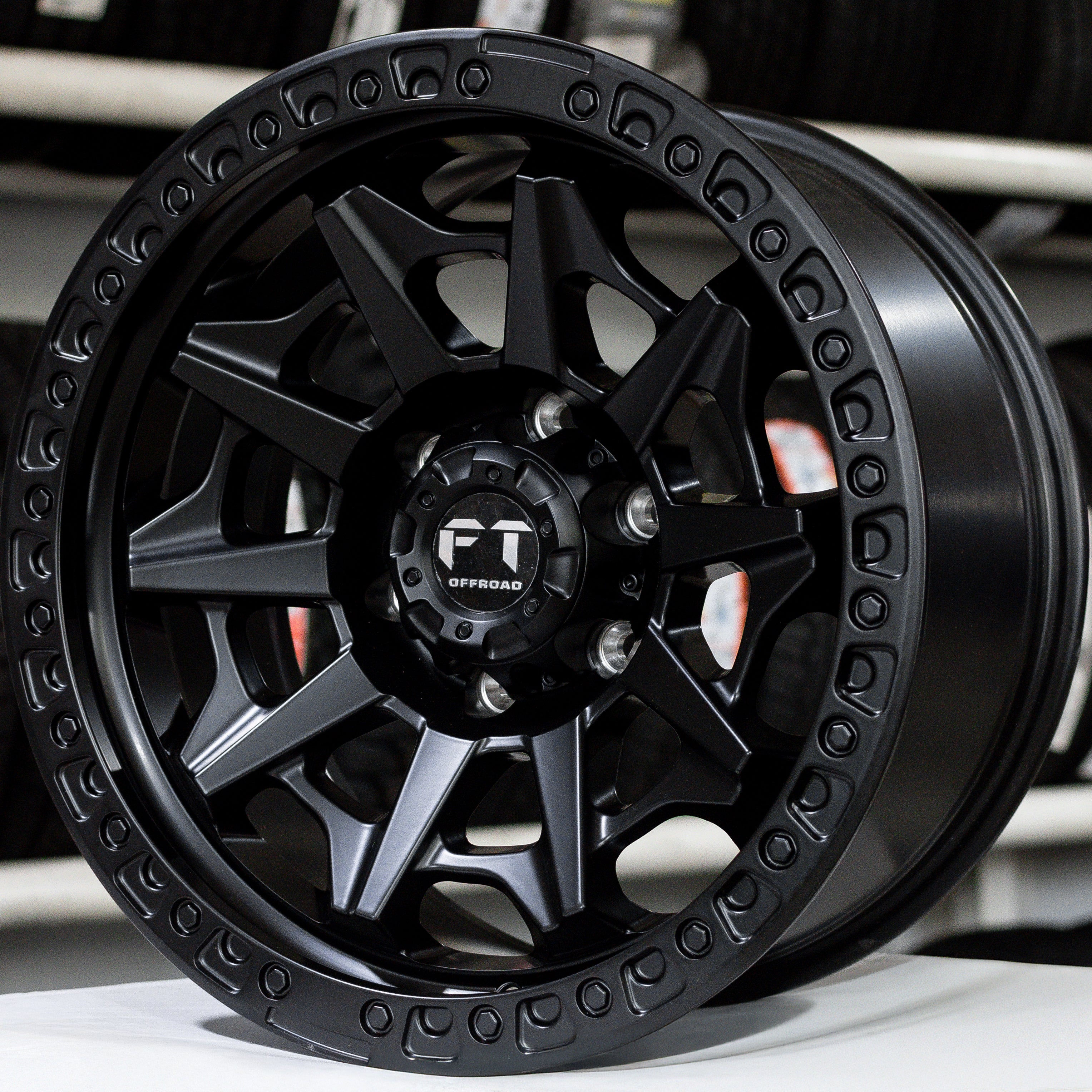 SET DE RINES 17" RACER L2174 R18 X 9 6H 139.7 NEGRO MATE