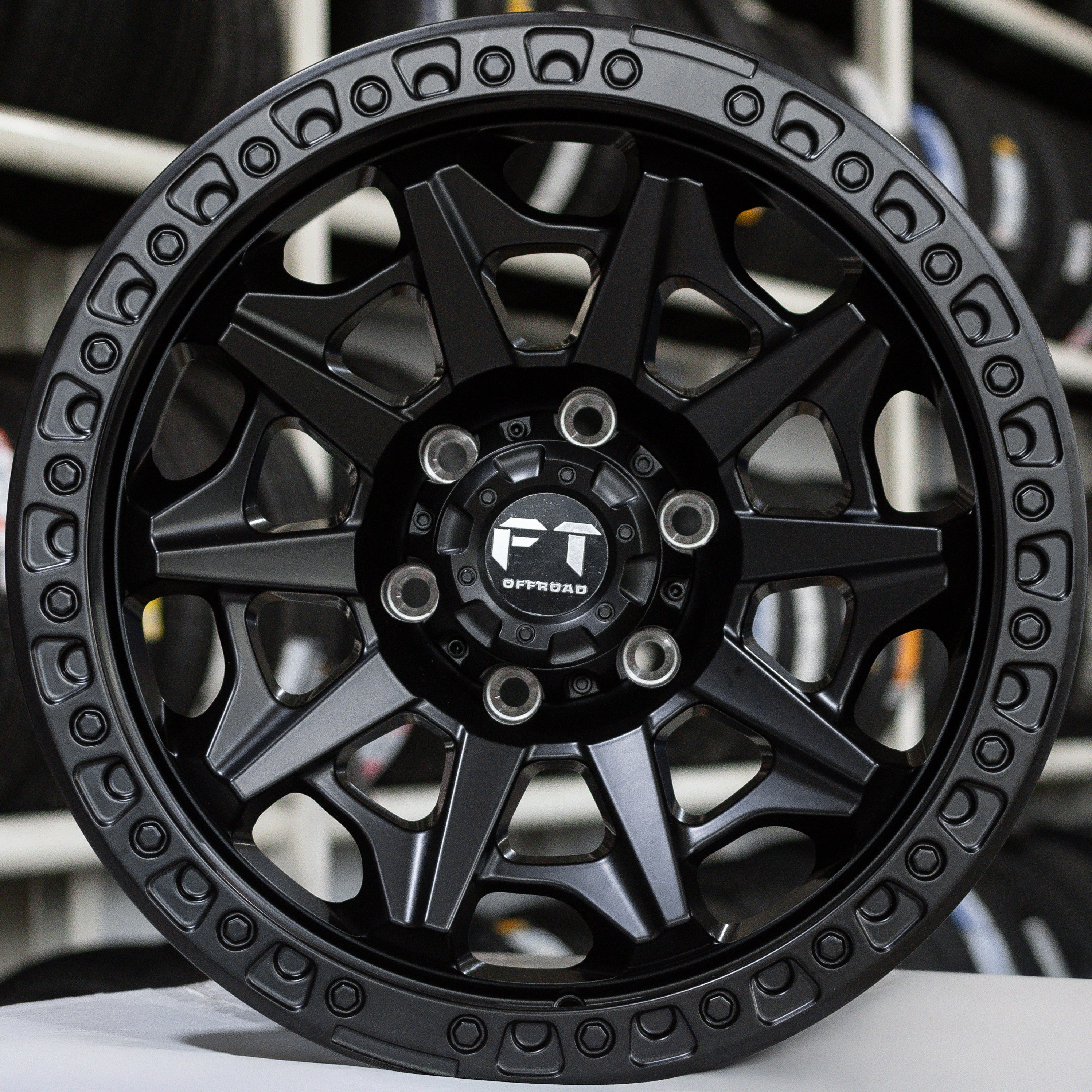 SET DE RINES 17" RACER L2174 R18 X 9 6H 139.7 NEGRO MATE