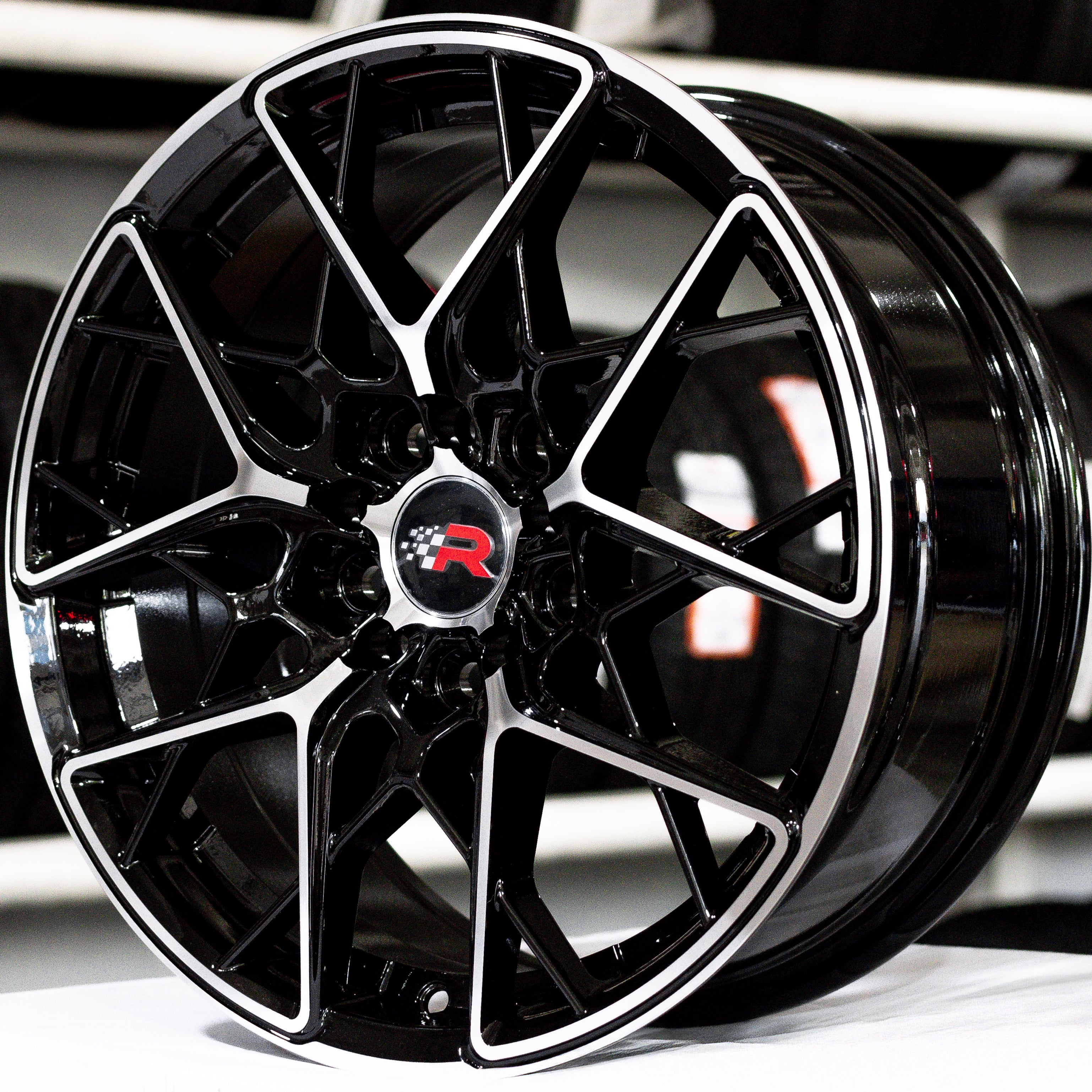 SET DE RINES 16" RACER 1383 16X7 CASE: 10X105/113.2 BMF ET: 35 CB: 73.1