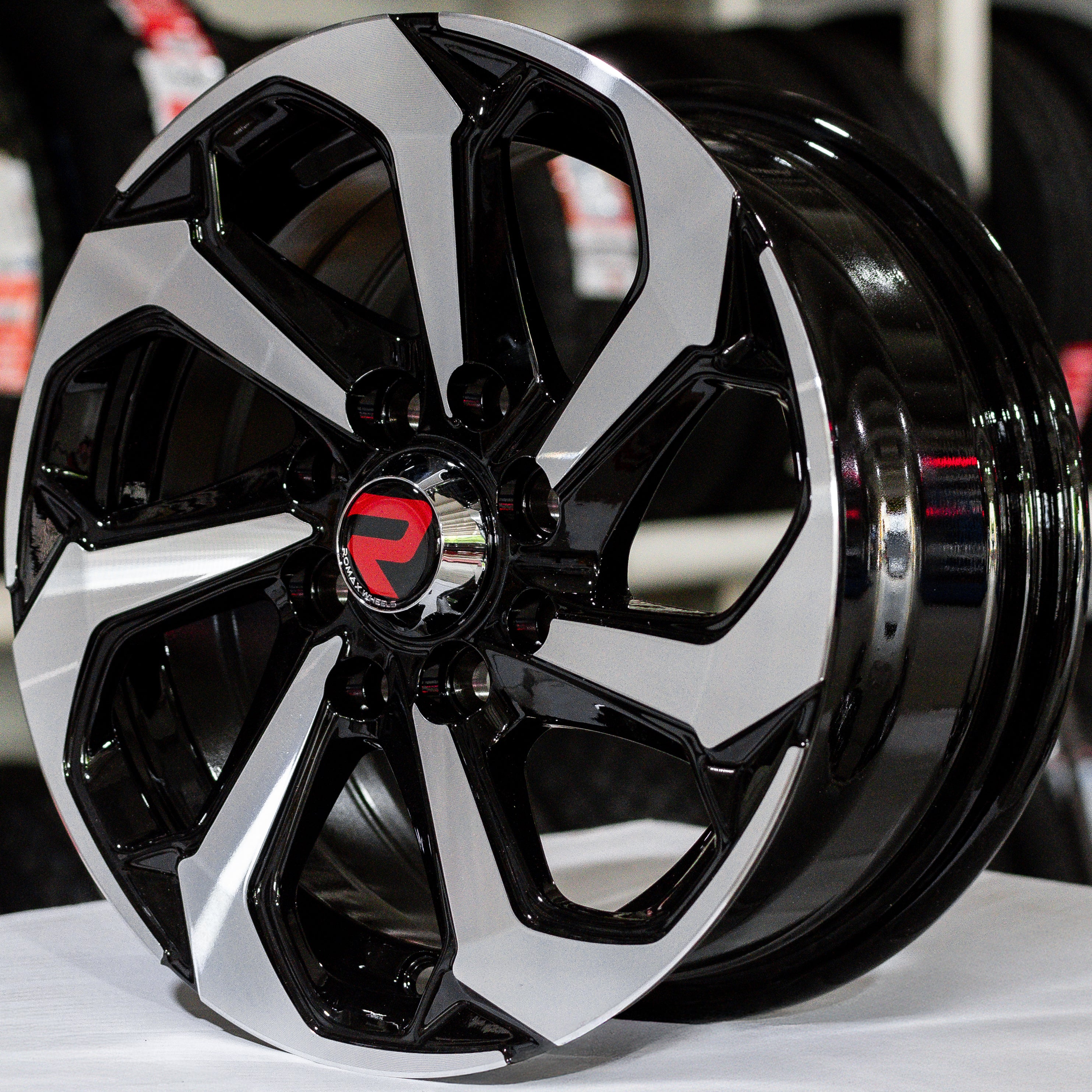 SET DE RINES 13" RACER 1440 13X6 CASE: 8X100/114.3 BMF ET: 35 CB: 73,1