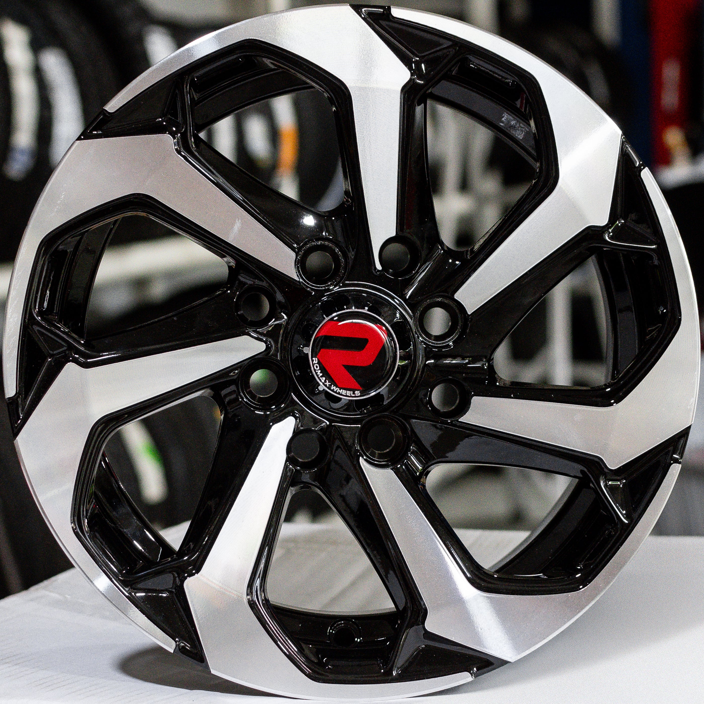 SET DE RINES 13" RACER 1440 13X6 CASE: 8X100/114.3 BMF ET: 35 CB: 73,1