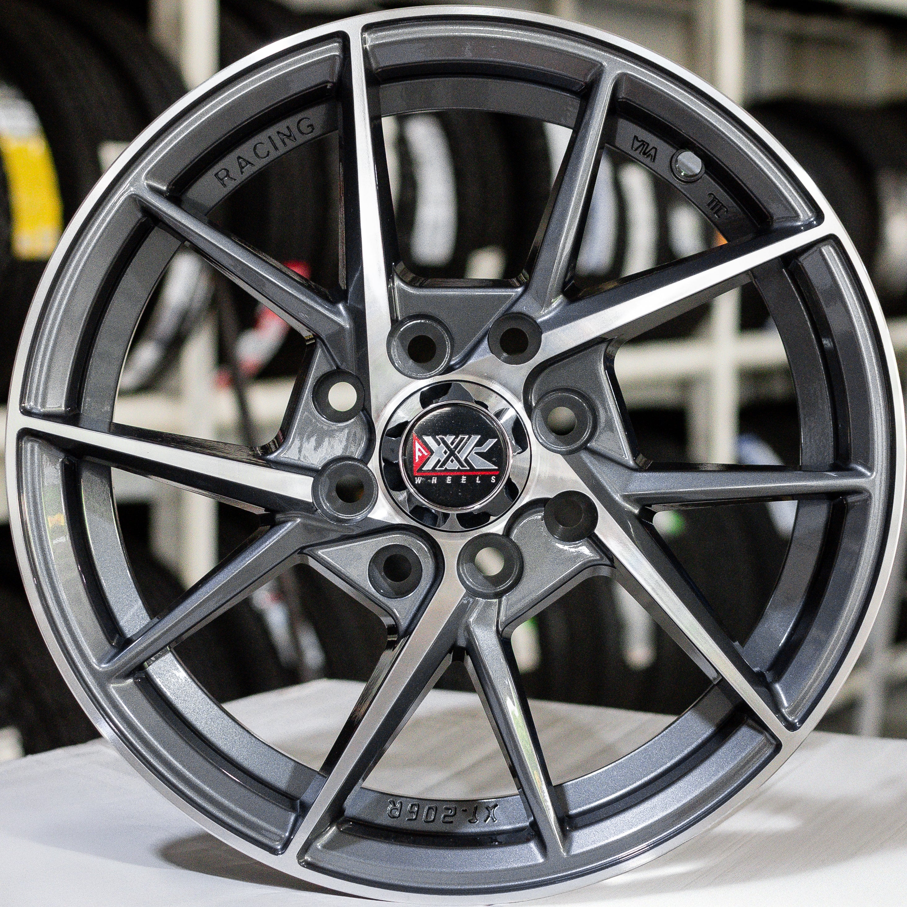 SET DE RINES 14" RACER RGW 5844 14X5.5 CASE: 8H100/114.3 GRIS CARA BRILLANTE ET: 35 CB: 73,1