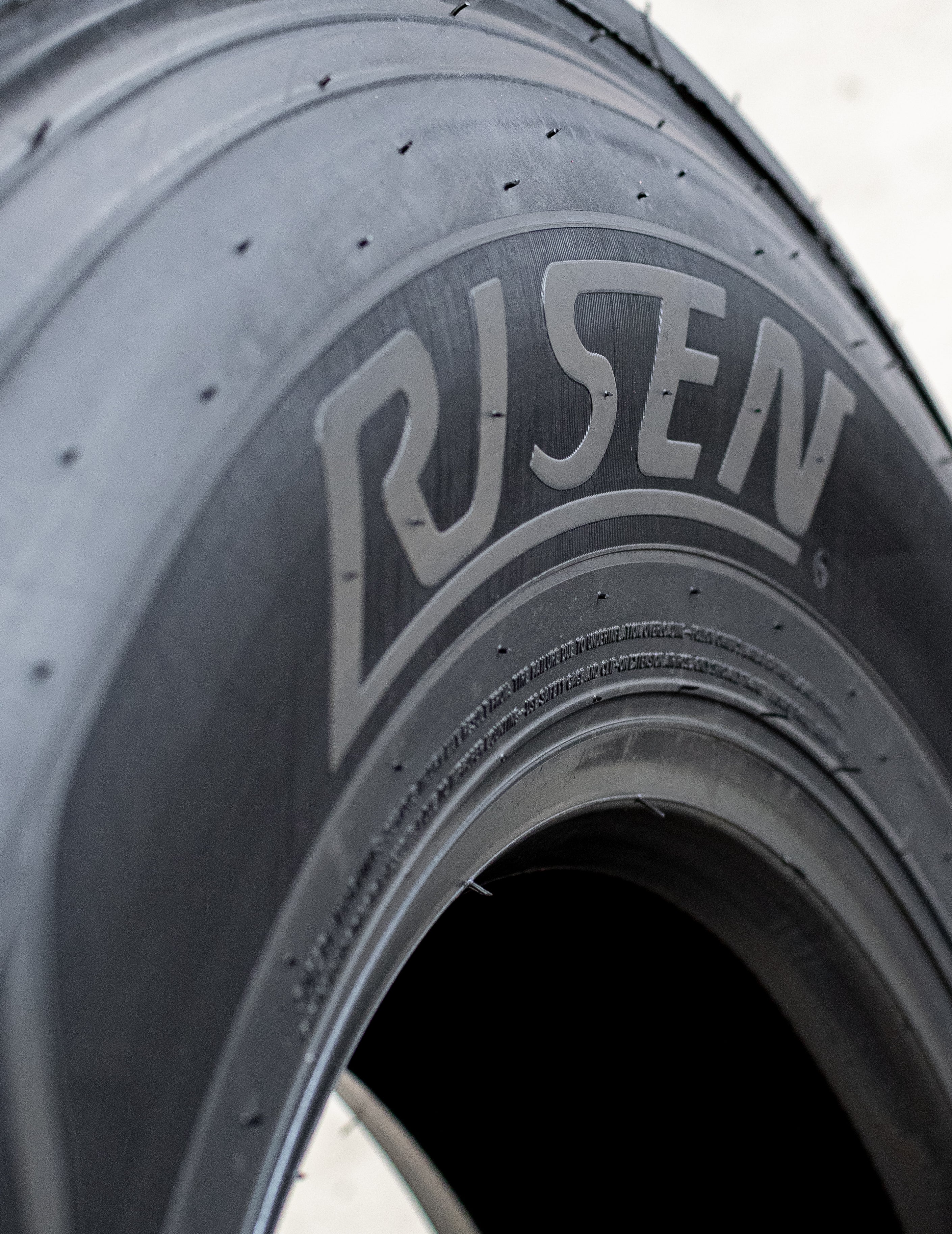 295/80R22.5 RISEN AT196 152/149M 18PR (Direccional y para tráiler)